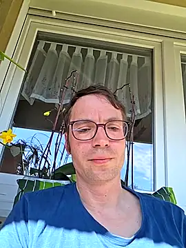 Snapshot of Schnubby1 chatting on April 9, 2026, 1:28 pm Schnubby1 online show from April 9, 2026, 1:28 pm