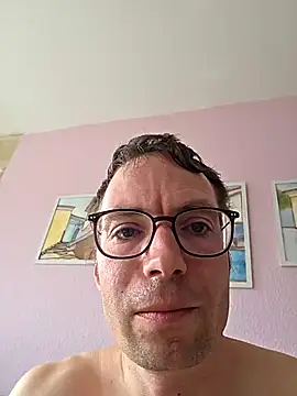 Snapshot of Schnubby1 chatting on March 7, 2026, 12:43 pm Schnubby1 online show from March 7, 2026, 12:43 pm