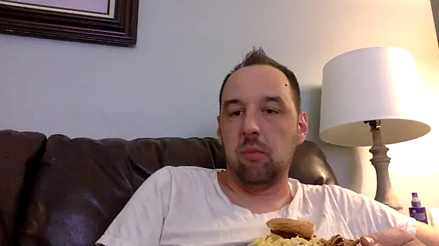 Snapshot of Kink_Master_Daddy chatting on June 17, 2026, 12:00 am Kink Master Daddy online show from June 17, 2026, 12:00 am