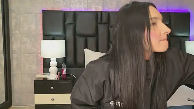 Snapshot of MiaSweeths chatting on January 13, 2026, 4:16 am MiaSweeths online show from January 13, 2026, 4:16 am