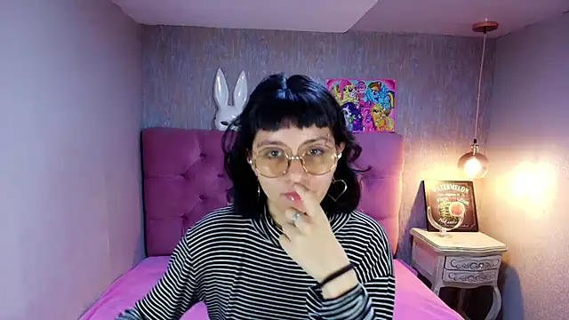Snapshot of charlottemoonxz chatting on July 18, 2026, 5:43 pm charlottemoonxz online show from July 18, 2026, 5:43 pm