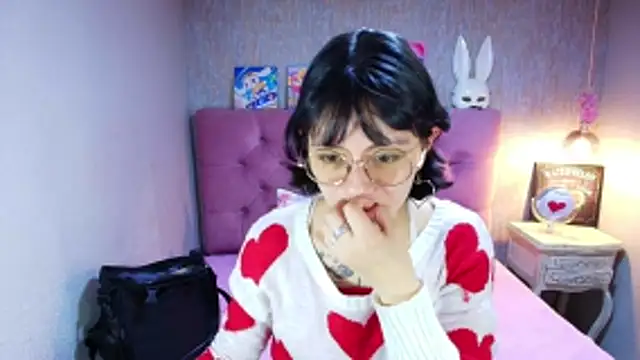 Snapshot of charlottemoonxz chatting on April 24, 2026, 6:21 pm charlottemoonxz online show from April 24, 2026, 6:21 pm