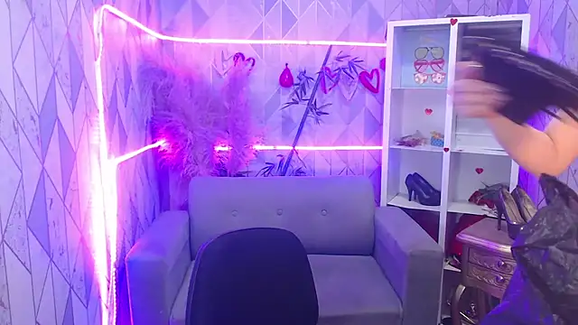 Snapshot of charlottemoonxz chatting on October 18, 2025, 4:42 pm charlottemoonxz online show from October 18, 2025, 4:42 pm