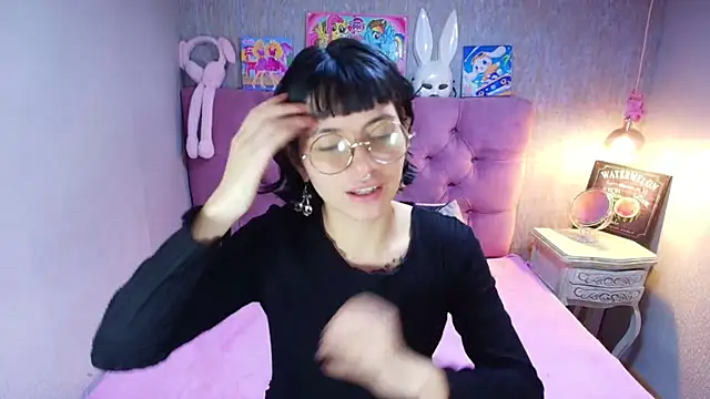 charlottemoonxz online show from March 16, 2026, 6:54 pm