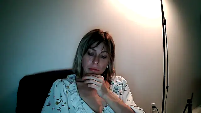 anechka1 online show from December 3, 2025, 3:18 am