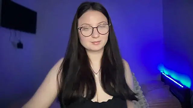 Snapshot of LocaAlis chatting on October 21, 2025, 11:20 am LocaAlis online show from October 21, 2025, 11:20 am