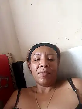 Snapshot of Surreyaa chatting on January 3, 2025, 8:43 pm Surreyaa online show from January 3, 2025, 8:43 pm