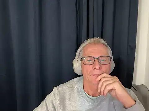Snapshot of Alexwawapl chatting on December 21, 2025, 8:20 pm Alexwawapl online show from December 21, 2025, 8:20 pm