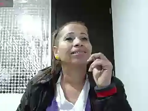 Snapshot of CaroMasha chatting on January 22, 2025, 7:34 pm CaroMasha online show from January 22, 2025, 7:34 pm