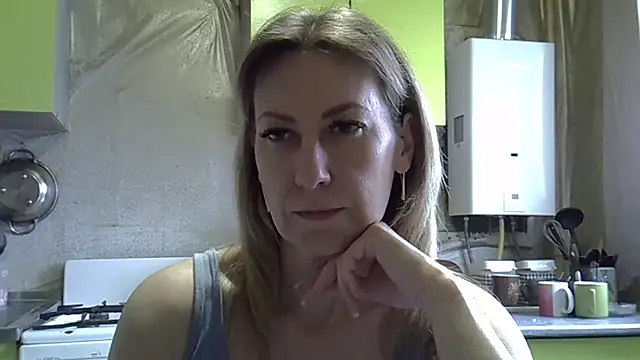 Snapshot of AshleyXHoney chatting on April 24, 2026, 7:10 am AshleyXHoney online show from April 24, 2026, 7:10 am