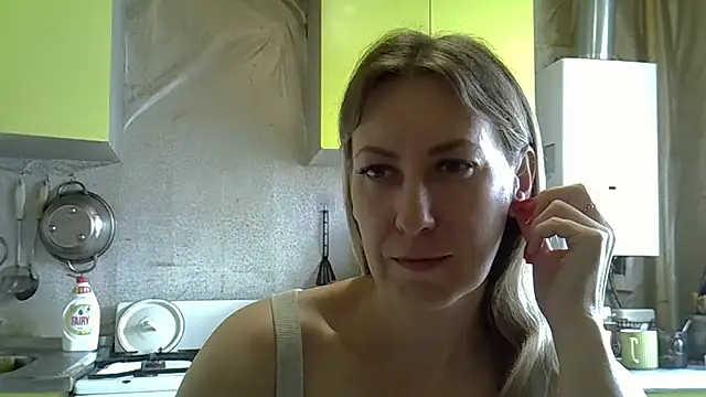 Snapshot of AshleyXHoney chatting on June 4, 2026, 6:40 am AshleyXHoney online show from June 4, 2026, 6:40 am