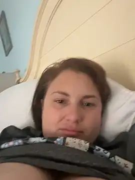 Snapshot of MilfyMrsRobinson chatting on January 19, 2026, 1:37 pm MilfyMrsRobinson online show from January 19, 2026, 1:37 pm