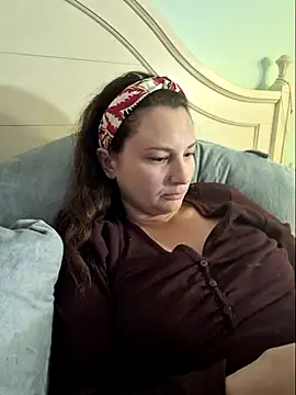 Snapshot of MilfyMrsRobinson chatting on March 7, 2025, 9:48 pm MilfyMrsRobinson online show from March 7, 2025, 9:48 pm