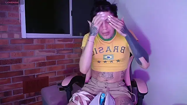 Snapshot of charlotbelucci_ chatting on November 12, 2025, 9:24 am charlotbelucci online show from November 12, 2025, 9:24 am