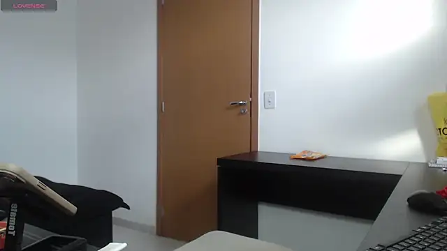 Snapshot of charlotbelucci_ chatting on October 27, 2025, 9:43 am charlotbelucci online show from October 27, 2025, 9:43 am