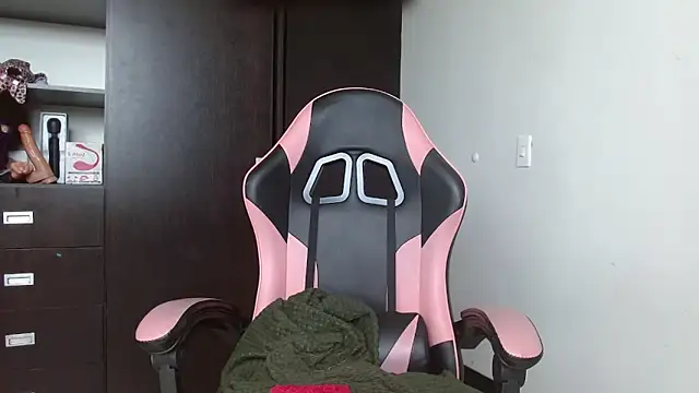 Snapshot of charlotbelucci_ chatting on November 22, 2025, 12:26 pm charlotbelucci online show from November 22, 2025, 12:26 pm