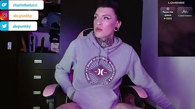 Snapshot of charlotbelucci_ chatting on December 3, 2025, 8:47 am charlotbelucci online show from December 3, 2025, 8:47 am