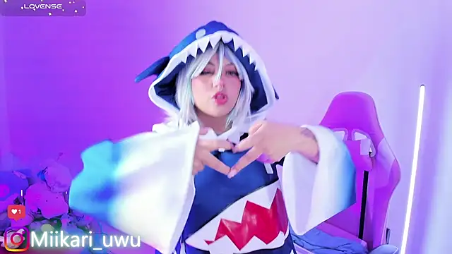 Ahri Elderwood online show from December 23, 2025, 5:07 am