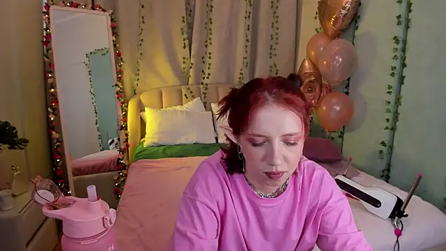 Snapshot of Love_is_Lola chatting on February 27, 2025, 4:24 am Love is Lola online show from February 27, 2025, 4:24 am