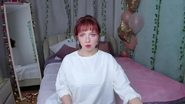 Snapshot of Love_is_Lola chatting on March 13, 2025, 1:10 am Love is Lola online show from March 13, 2025, 1:10 am