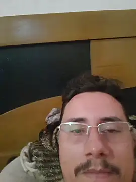 Snapshot of luissilva0071 chatting on October 17, 2025, 12:18 pm luissilva0071 online show from October 17, 2025, 12:18 pm