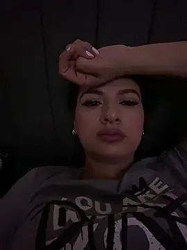 Snapshot of Abril_Squirt chatting on February 3, 2026, 12:32 am Abril Squirt online show from February 3, 2026, 12:32 am