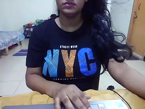 JustinaIra online show from October 4, 2025, 7:04 pm