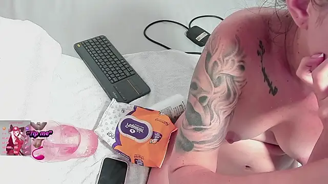 blondeb201 online show from February 14, 2026, 12:00 am