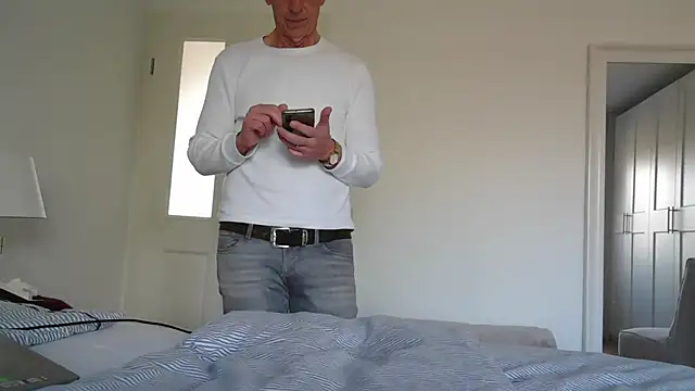 maxmueller321 online show from March 30, 2026, 8:27 am