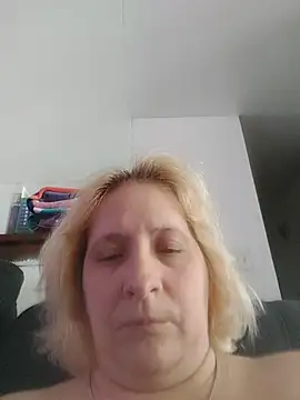 Snapshot of Icedcoffee2024 chatting on November 2, 2025, 5:18 pm Icedcoffee2024 online show from November 2, 2025, 5:18 pm