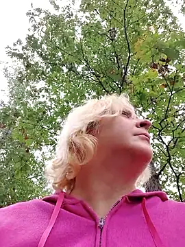 Snapshot of Icedcoffee2024 chatting on October 7, 2025, 6:42 pm Icedcoffee2024 online show from October 7, 2025, 6:42 pm