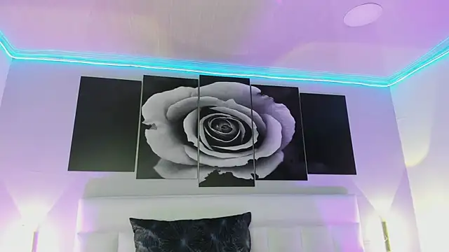 sofi bakerr online show from November 11, 2025, 11:38 am