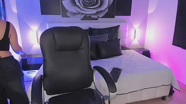 sofi bakerr online show from October 17, 2025, 11:34 am