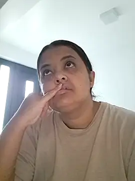 sarahhh1987 online show from October 4, 2025, 2:18 pm