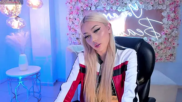 HannaConnor  online show from March 11, 2025, 7:47 pm