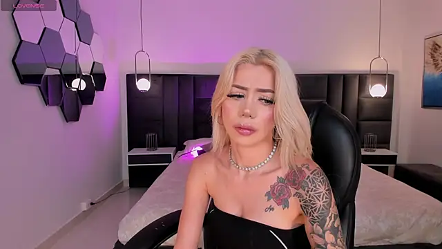 HannaConnor  online show from March 11, 2026, 8:36 pm