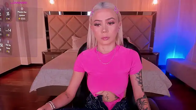 HannaConnor  online show from October 31, 2025, 8:27 pm