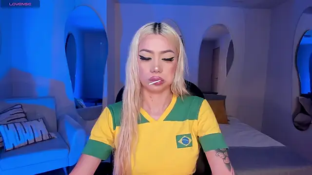 HannaConnor  online show from March 22, 2025, 8:26 pm