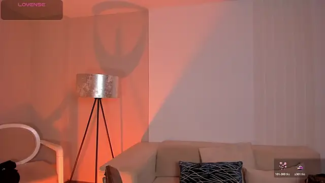 ViolettHansson online show from April 4, 2026, 9:05 am