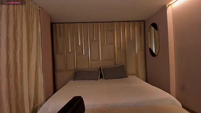 AliceHarper  online show from April 19, 2026, 4:19 pm