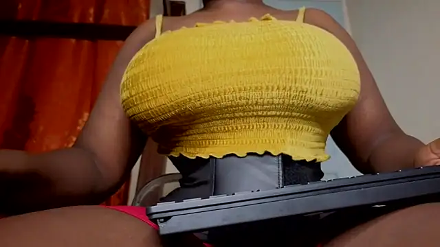 Snapshot of zonroe_the_big chatting on March 12, 2026, 12:31 pm zonroe the big online show from March 12, 2026, 12:31 pm