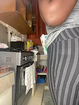 Snapshot of zonroe_the_big chatting on February 25, 2026, 4:51 pm zonroe the big online show from February 25, 2026, 4:51 pm