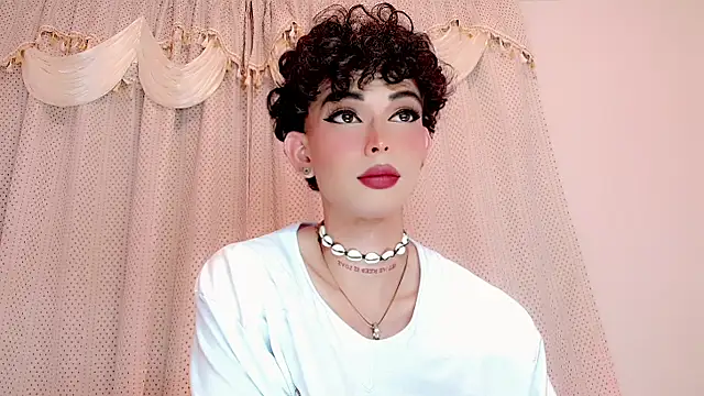 Snapshot of Marian_LV chatting on December 14, 2025, 11:54 pm Marian LV online show from December 14, 2025, 11:54 pm