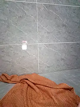 M yiyi online show from September 11, 2025, 1:11 pm