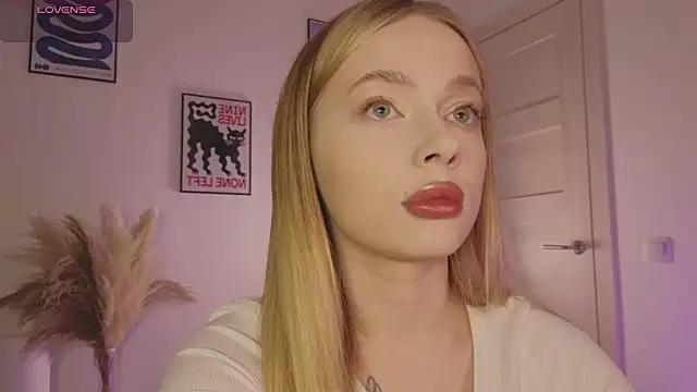  MayShy  online show from March 18, 2025, 9:53 pm