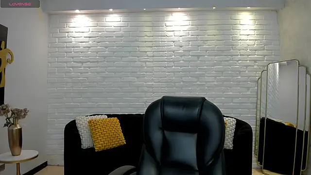 Snapshot of AnaisNin chatting on November 7, 2025, 3:11 am AnaisNin online show from November 7, 2025, 3:11 am