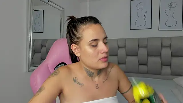 Snapshot of Susan-Sweet-7 chatting on November 11, 2025, 8:03 pm Susan-Sweet-7 online show from November 11, 2025, 8:03 pm