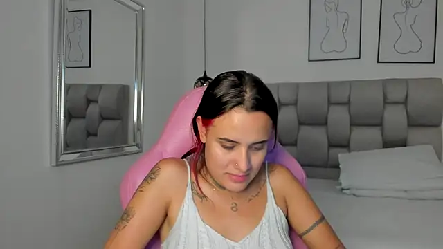 Snapshot of Susan-Sweet-7 chatting on November 21, 2025, 8:19 pm Susan-Sweet-7 online show from November 21, 2025, 8:19 pm