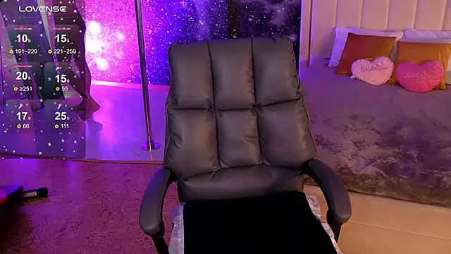  F R A U  online show from October 13, 2025, 1:07 am