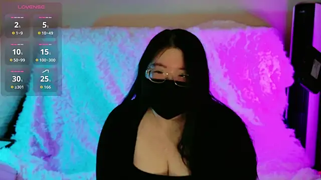 Snapshot of Kara-Nuna chatting on September 10, 2025, 2:43 am Kara-Nuna online show from September 10, 2025, 2:43 am